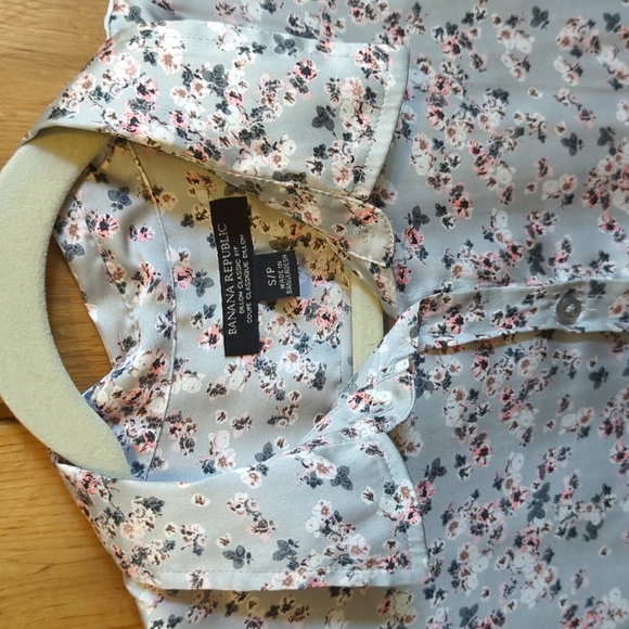 Banana Republic Silver Blouse - Picture 2 of 4